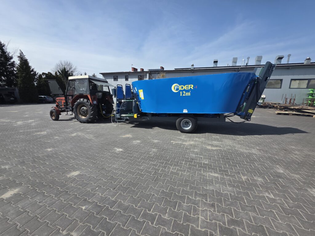 feed mixer wagon for low barns
